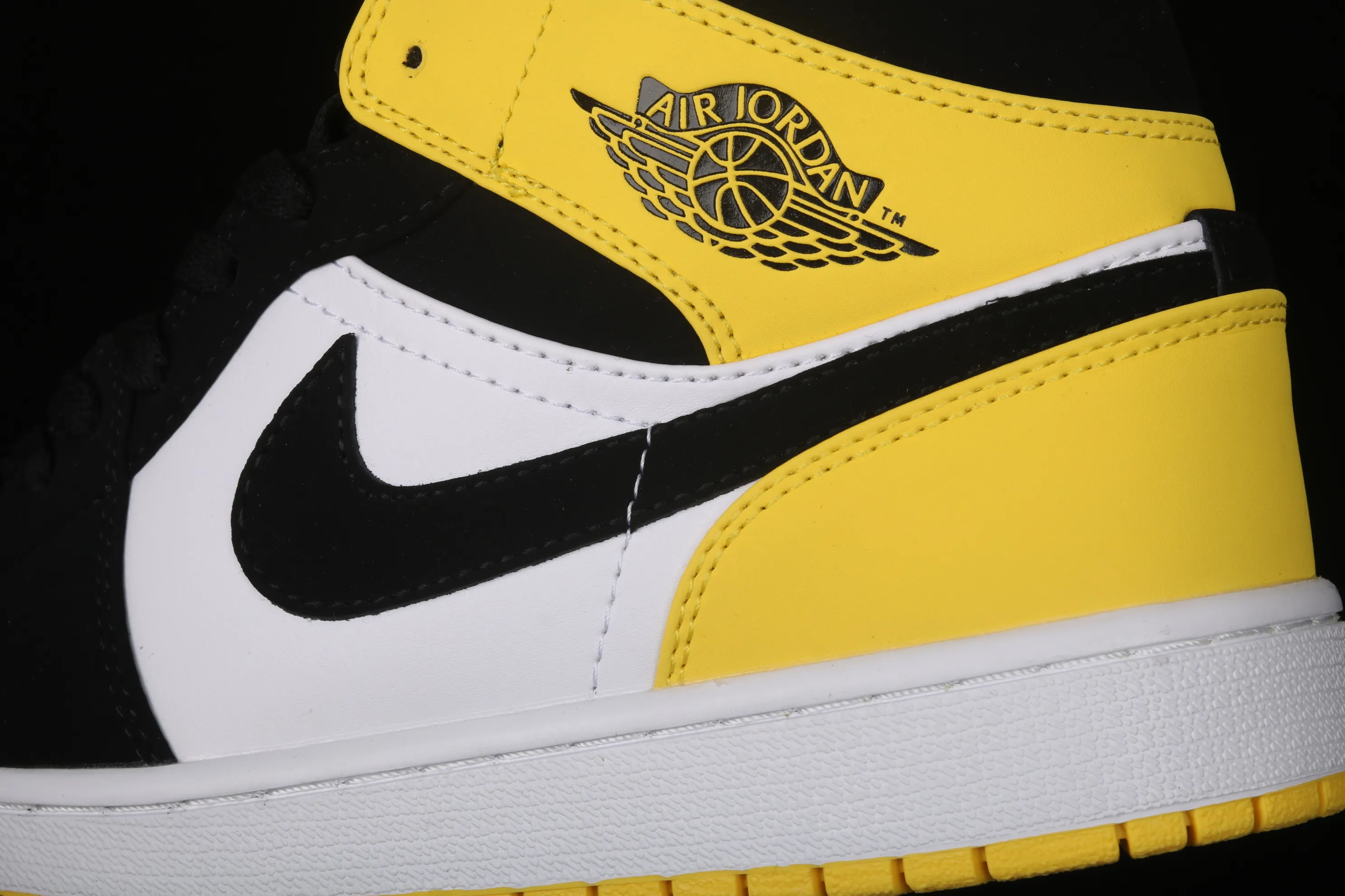 All categories Air Jordan Jordan series basketball shoes Air Jordan 1 Mid Air Jordan 1 Mid SE "Yellow Toe" AJ1 Joe 1 mid-top series basketball shoes 852542-071